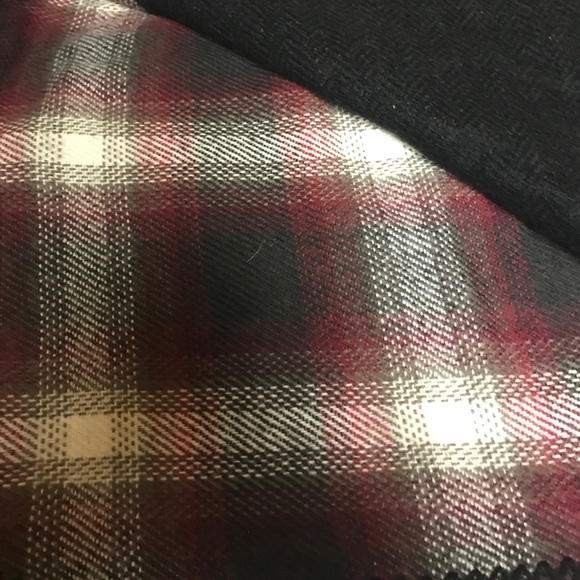 Steve Madden NWOT Double sided scarf/blanket Wrap - Picture 3 of 4